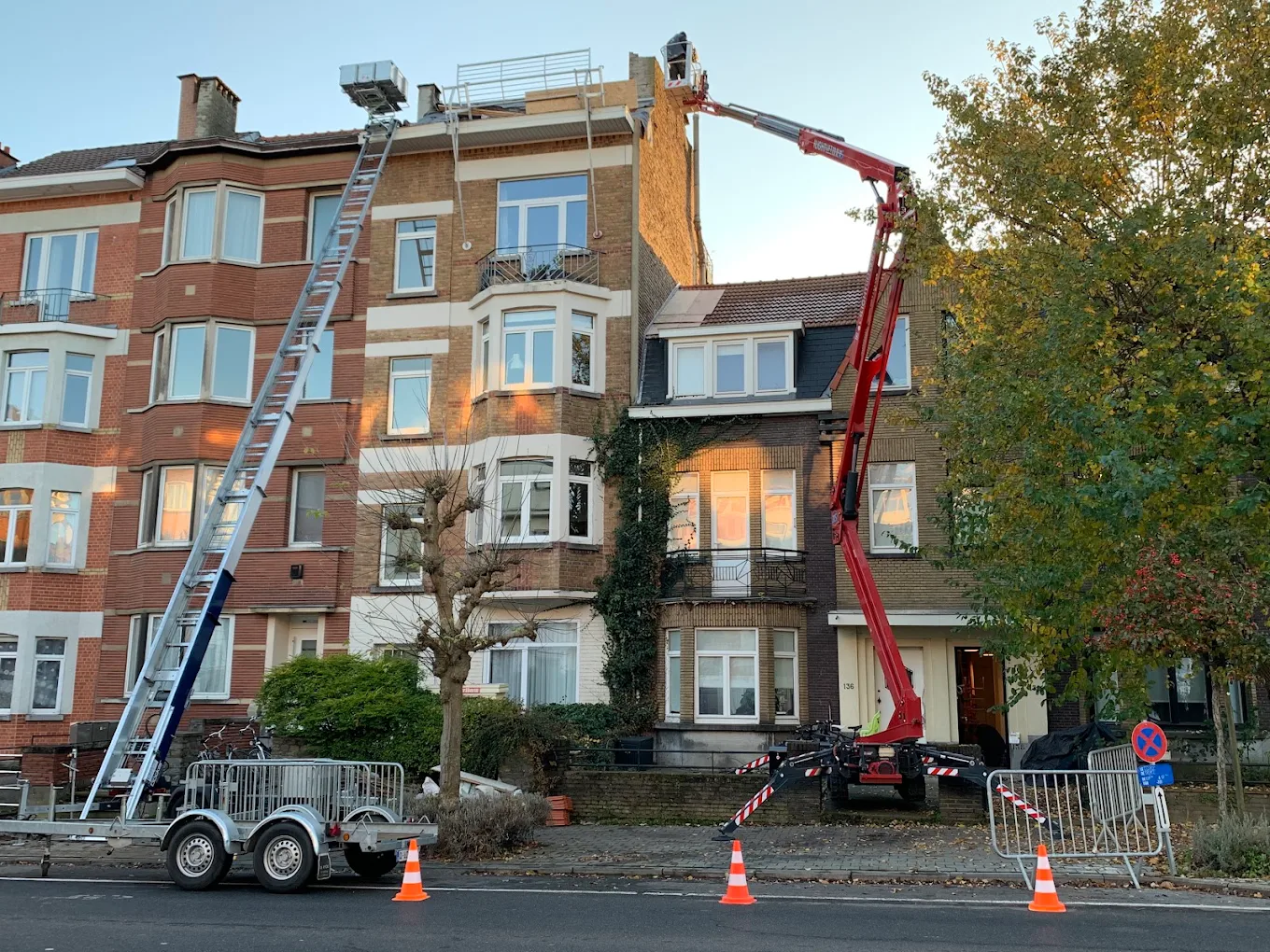 Rénovation de façade résidentielle avec nacelles